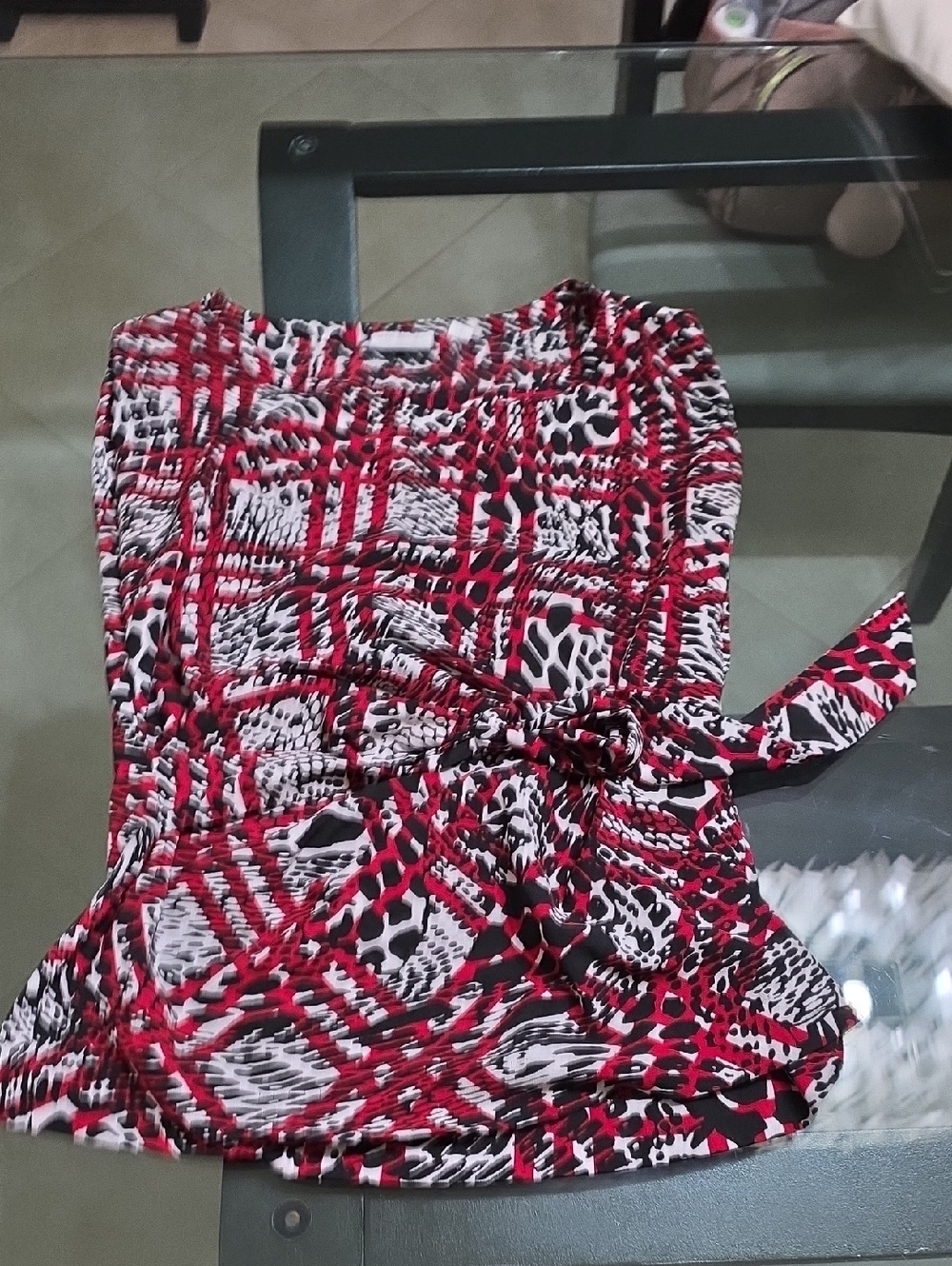 New York & Company Red White Black Patterned Sleeveless Blouse
